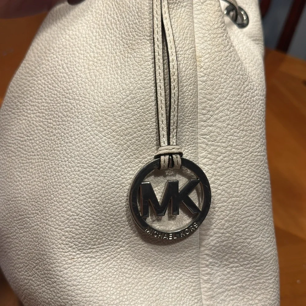 Michael Kors White Bucket Bag In GUC - Picture 7 of 7